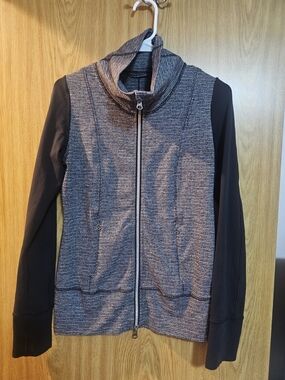 lululemon athletica Black and Gray Full-Zip Jacket